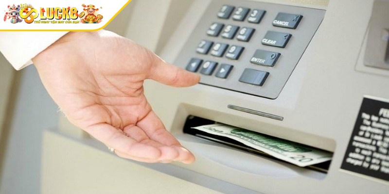 Hệ thống tiến hành xử lý giao dịch rút tiền của bạn